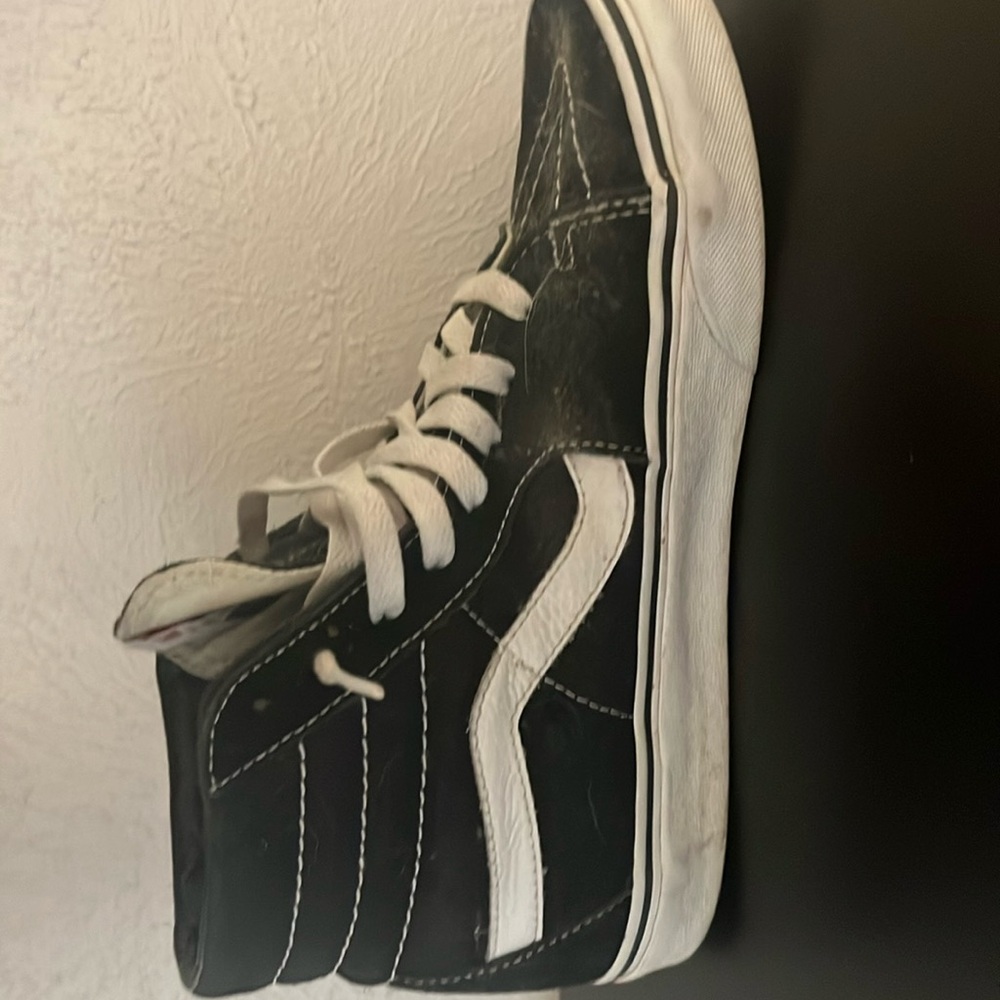 Black vans shoes with white stripes 6.5.